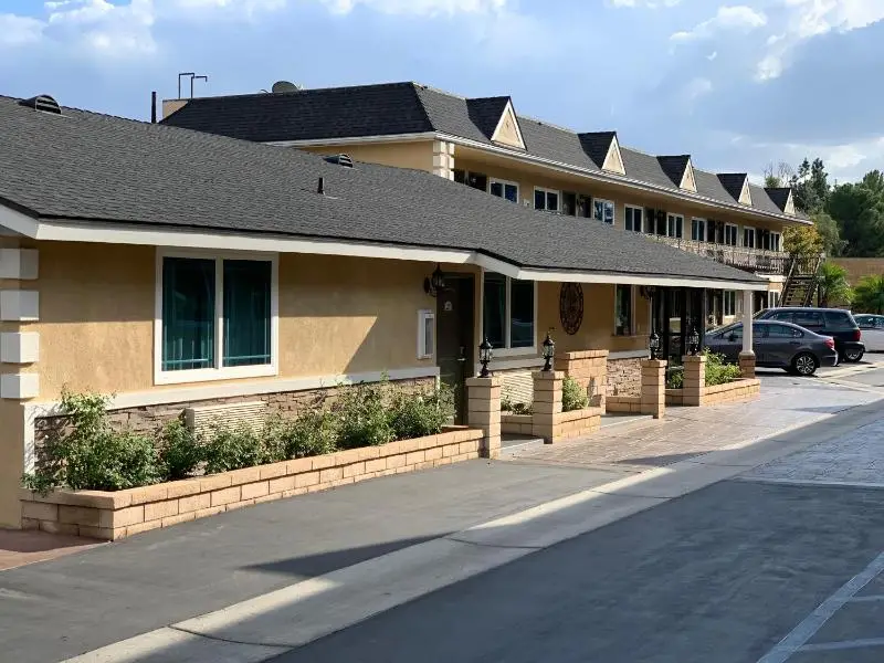 Walnut Inn and Suites Main image